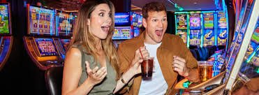 Giao diện Live Casino trên điện thoại với dealer thực tế